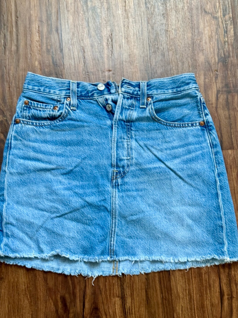 Levi’s Rib Cage Denim light blue Mini Skirt, Size 27